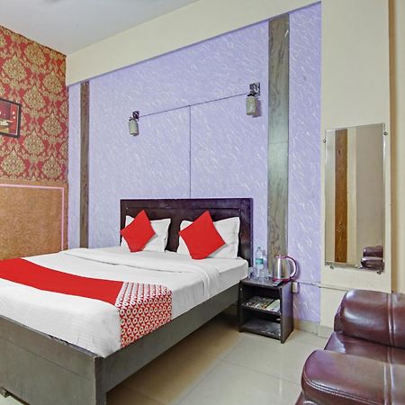 Hotel O Glorious Stayz Noida Eksteriør billede